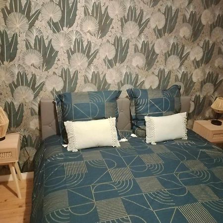 Chambre D'Hote Familiale De La Maison Bleue Lanvallay ภายนอก รูปภาพ