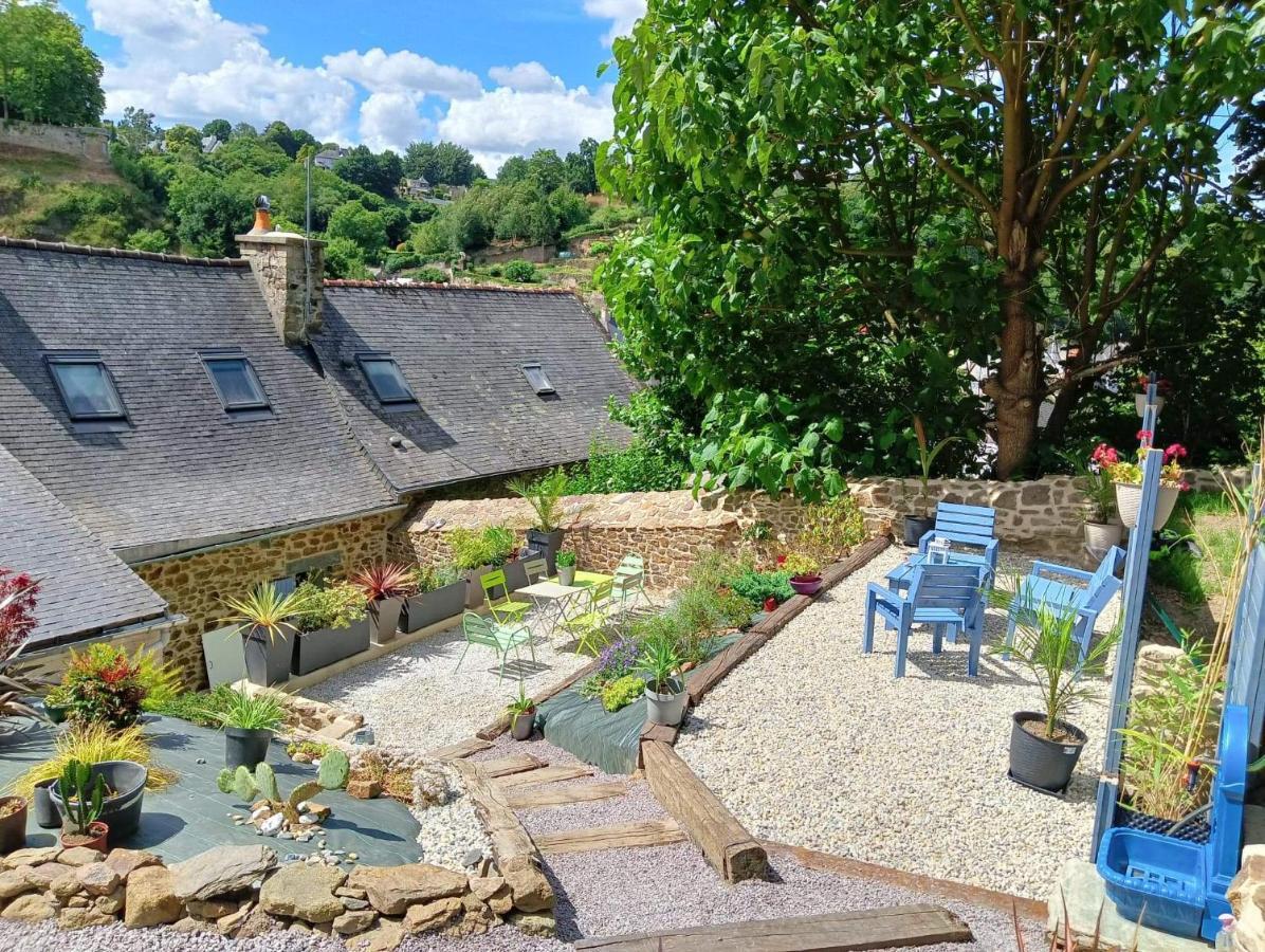 Chambre D'Hote Familiale De La Maison Bleue Lanvallay ภายนอก รูปภาพ