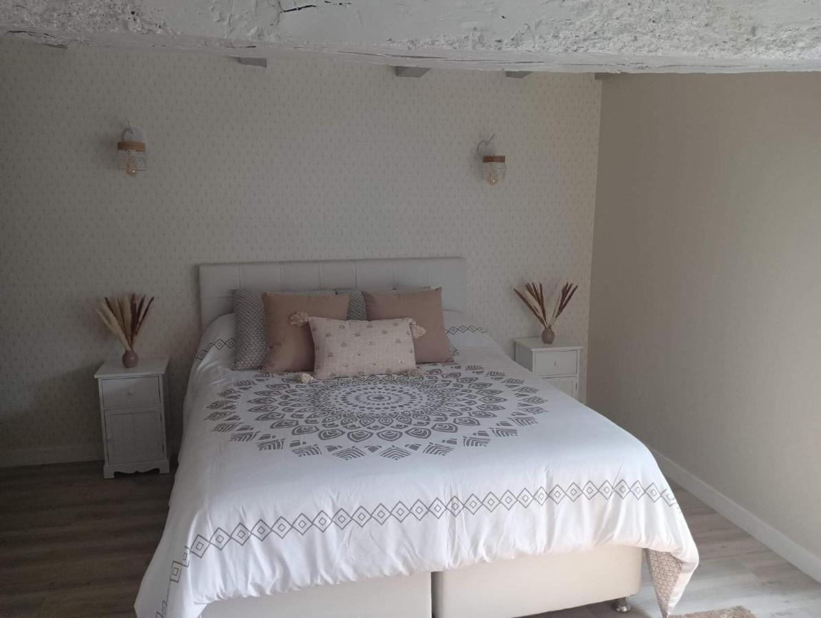 Chambre D'Hote Familiale De La Maison Bleue Lanvallay ภายนอก รูปภาพ