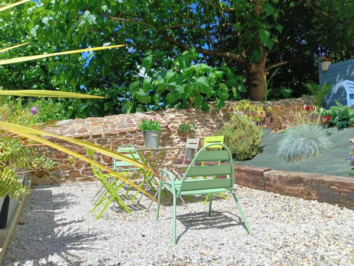 Chambre D'Hote Familiale De La Maison Bleue Lanvallay ภายนอก รูปภาพ