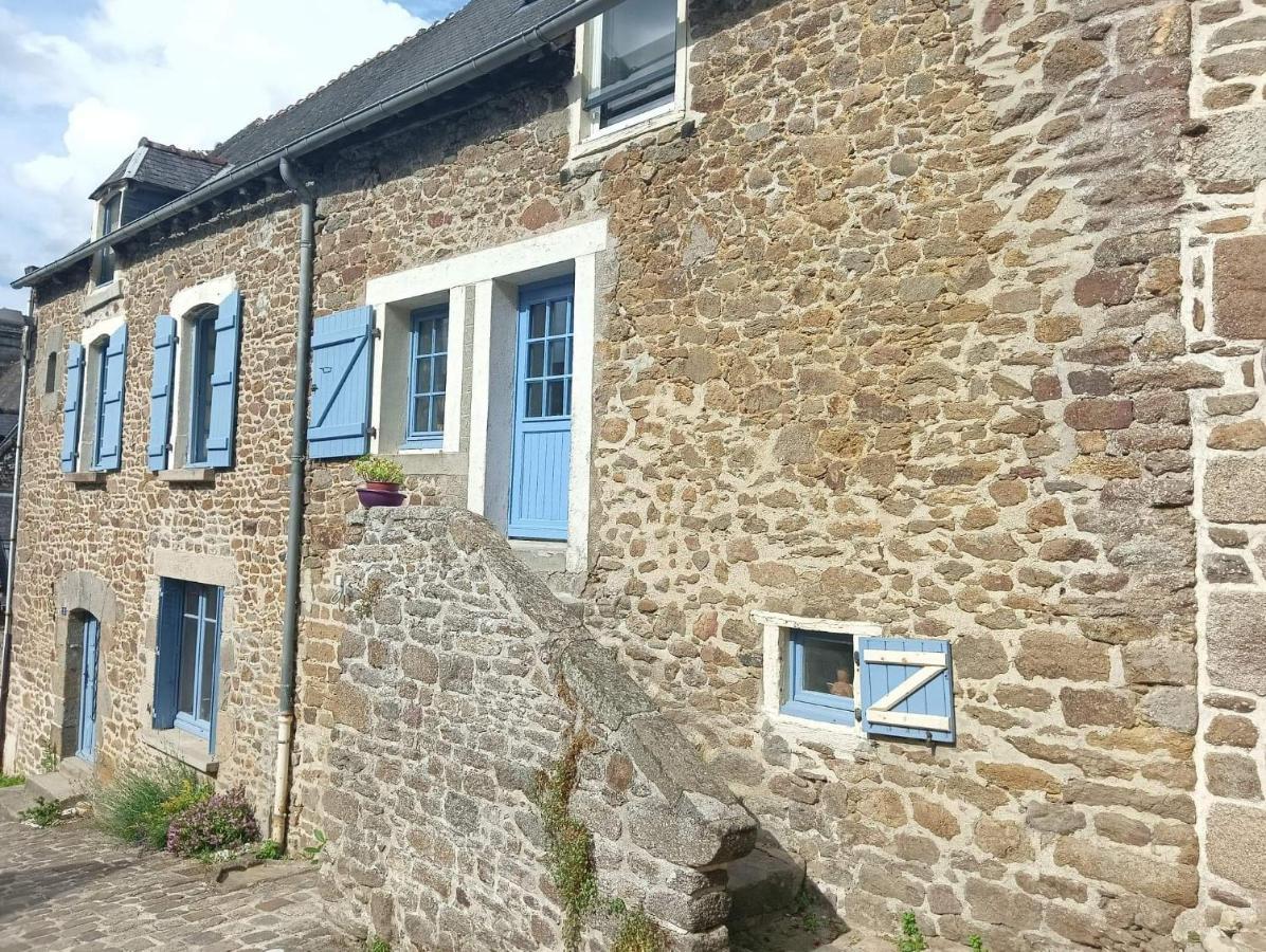 Chambre D'Hote Familiale De La Maison Bleue Lanvallay ภายนอก รูปภาพ