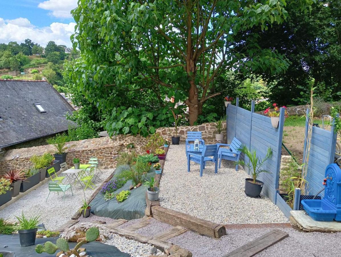 Chambre D'Hote Familiale De La Maison Bleue Lanvallay ภายนอก รูปภาพ