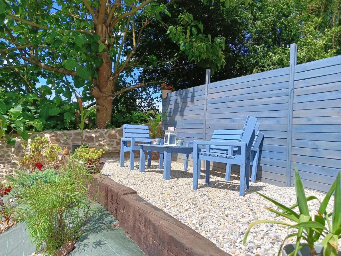 Chambre D'Hote Familiale De La Maison Bleue Lanvallay ภายนอก รูปภาพ