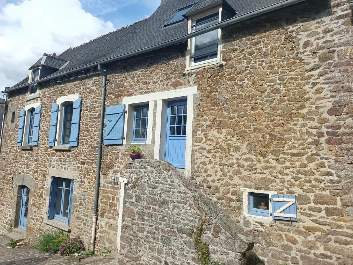 Chambre D'Hote Familiale De La Maison Bleue Lanvallay ภายนอก รูปภาพ