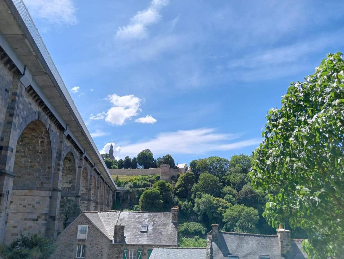Chambre D'Hote Familiale De La Maison Bleue Lanvallay ภายนอก รูปภาพ
