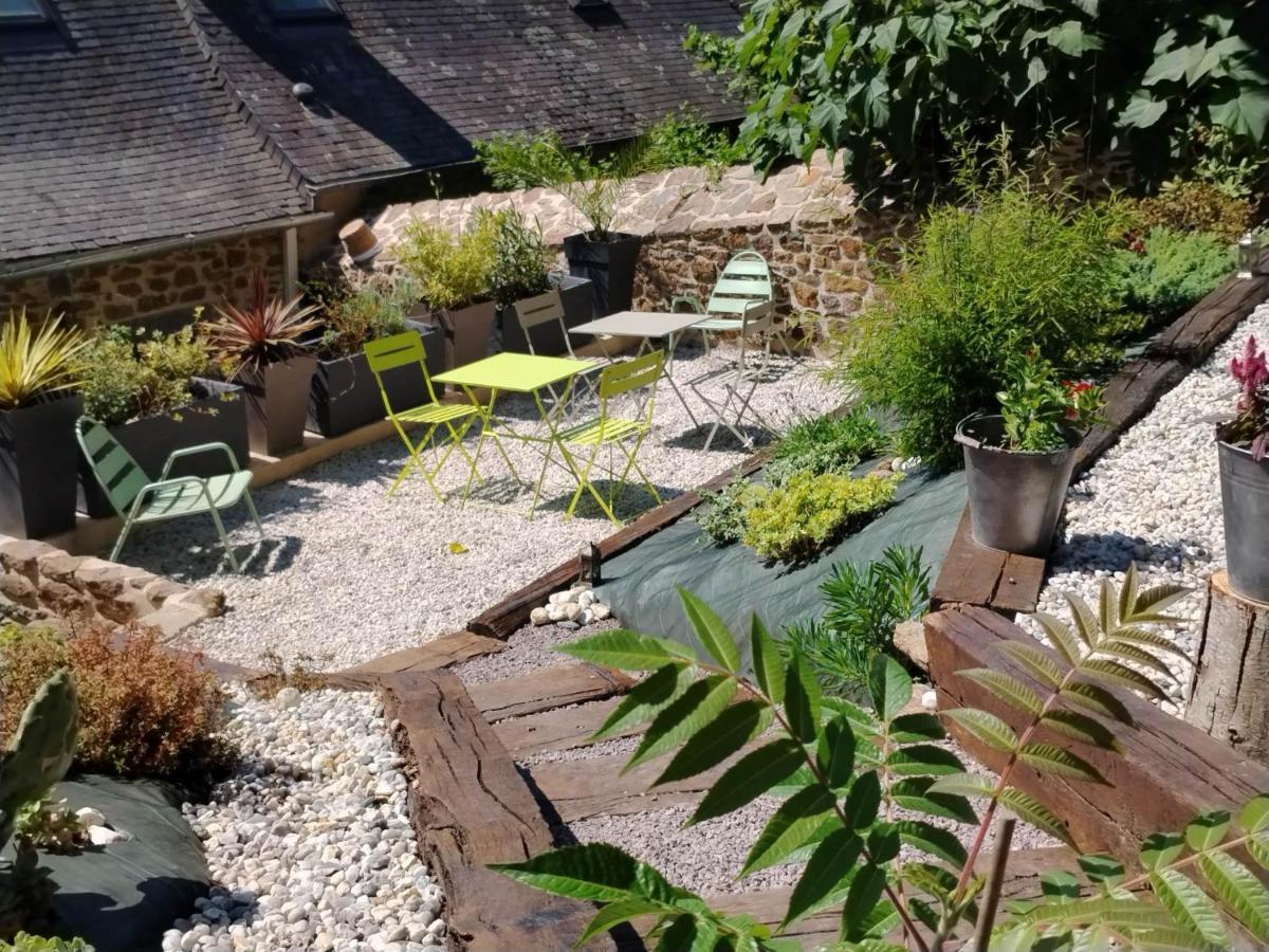 Chambre D'Hote Familiale De La Maison Bleue Lanvallay ภายนอก รูปภาพ