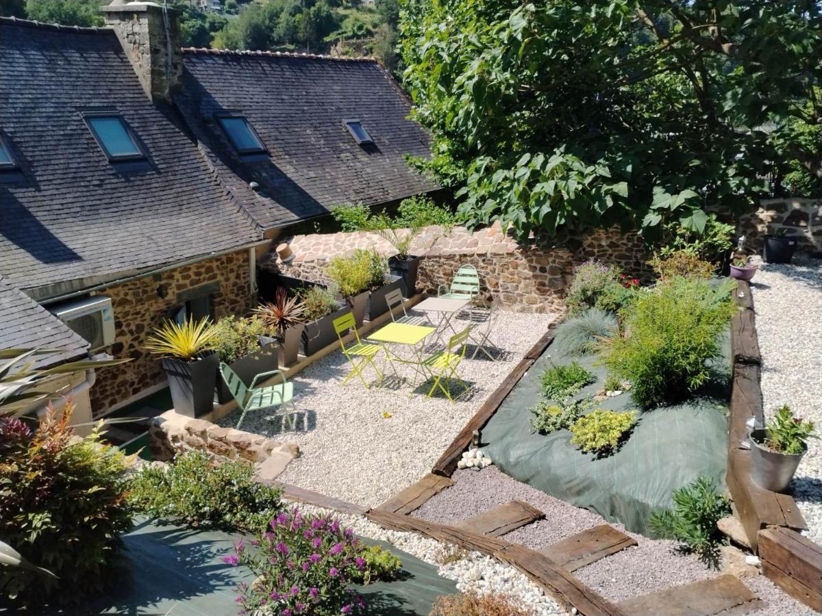 Chambre D'Hote Familiale De La Maison Bleue Lanvallay ภายนอก รูปภาพ