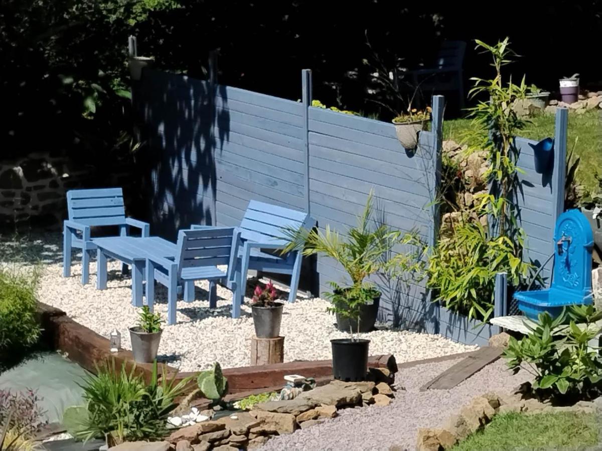 Chambre D'Hote Familiale De La Maison Bleue Lanvallay ภายนอก รูปภาพ