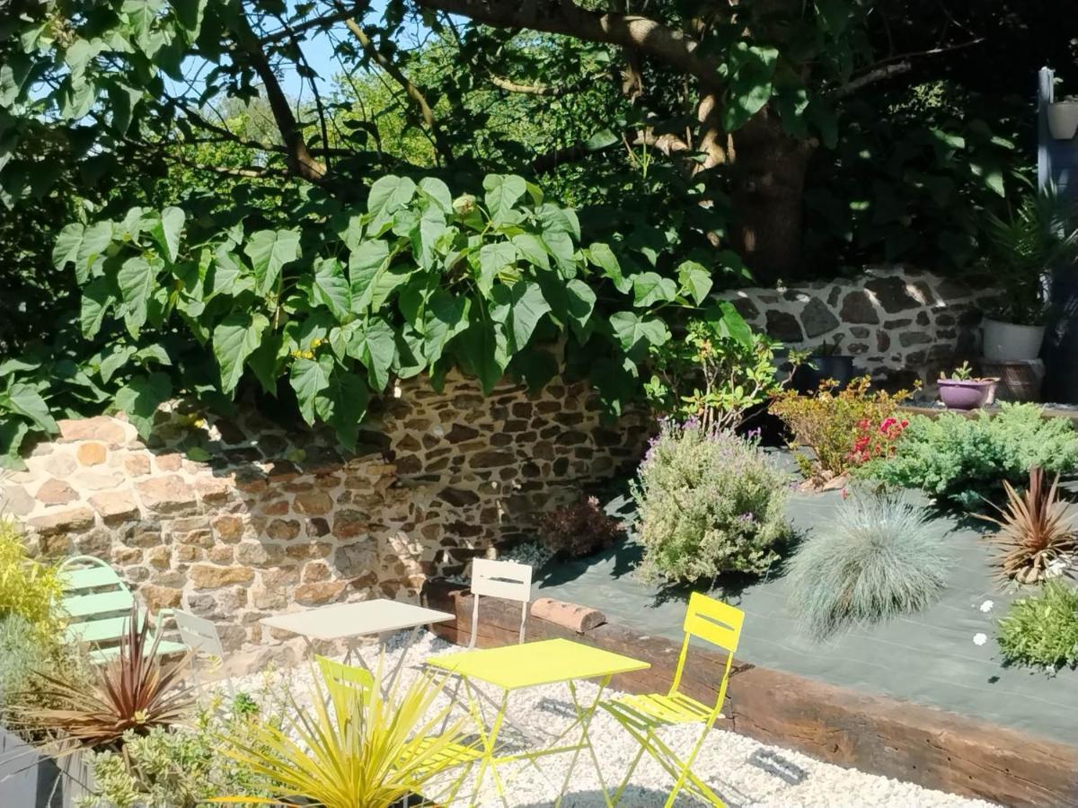 Chambre D'Hote Familiale De La Maison Bleue Lanvallay ภายนอก รูปภาพ