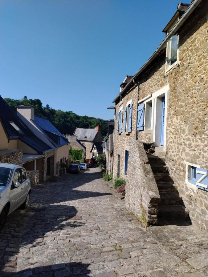 Chambre D'Hote Familiale De La Maison Bleue Lanvallay ภายนอก รูปภาพ