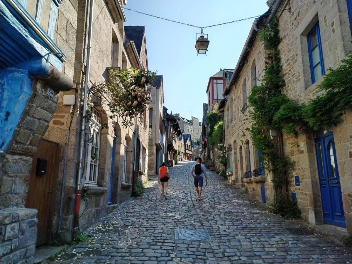Chambre D'Hote Familiale De La Maison Bleue Lanvallay ภายนอก รูปภาพ