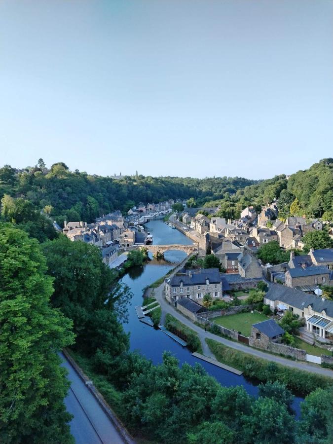 Chambre D'Hote Familiale De La Maison Bleue Lanvallay ภายนอก รูปภาพ