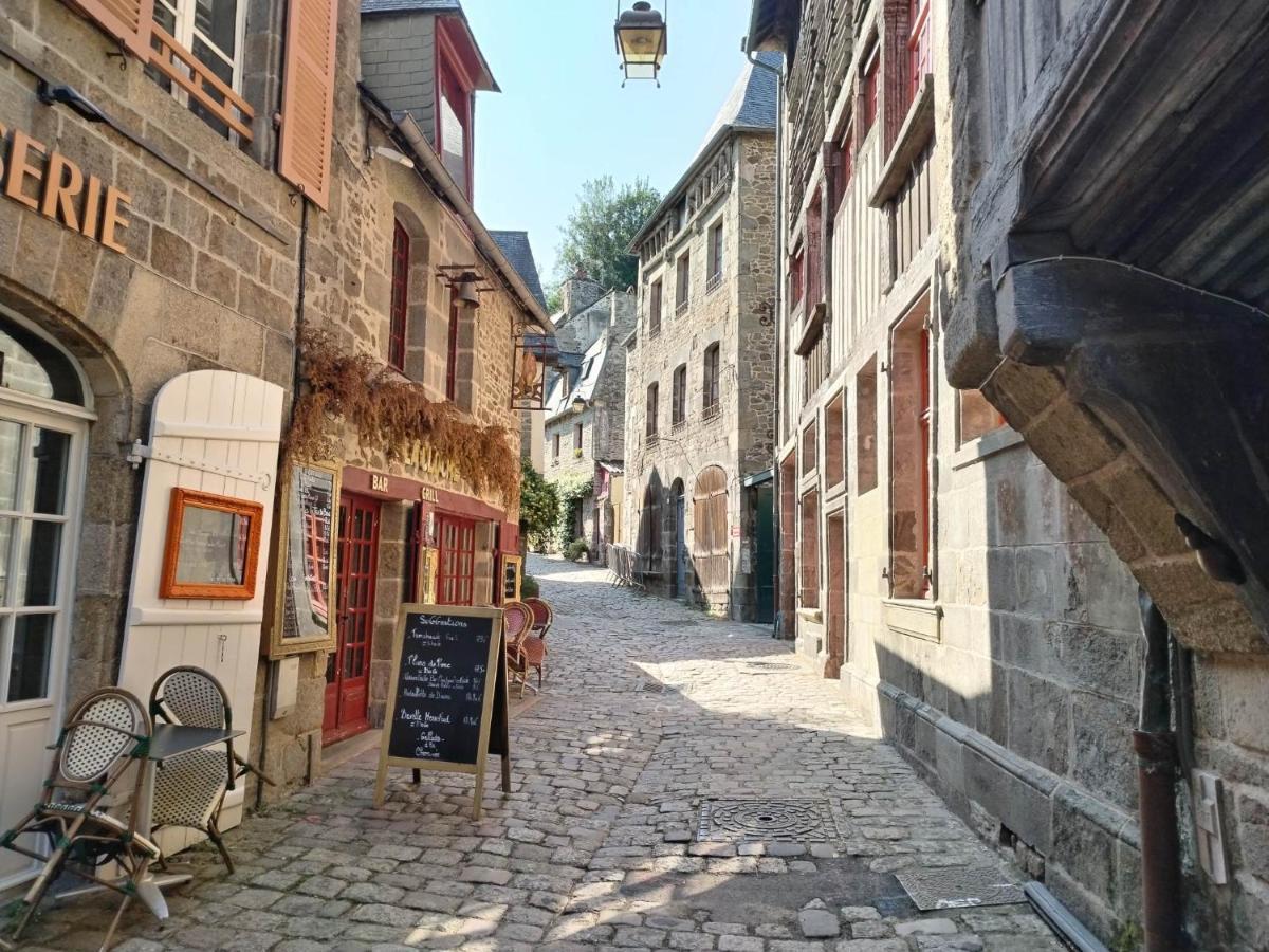 Chambre D'Hote Familiale De La Maison Bleue Lanvallay ภายนอก รูปภาพ