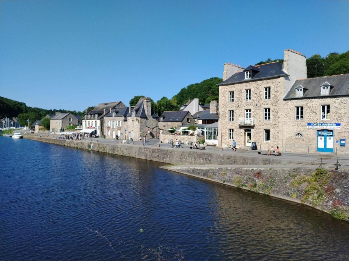 Chambre D'Hote Familiale De La Maison Bleue Lanvallay ภายนอก รูปภาพ