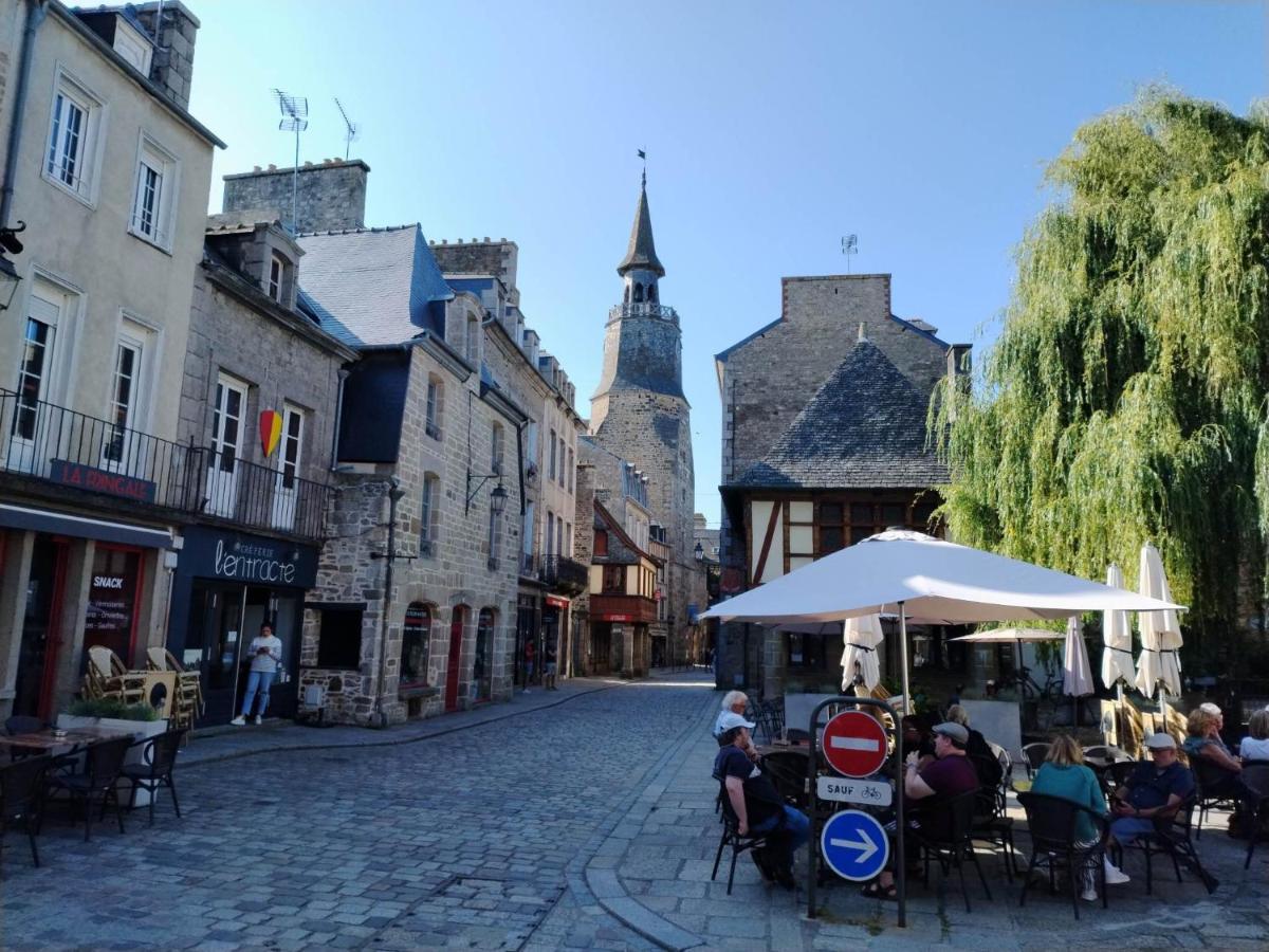 Chambre D'Hote Familiale De La Maison Bleue Lanvallay ภายนอก รูปภาพ