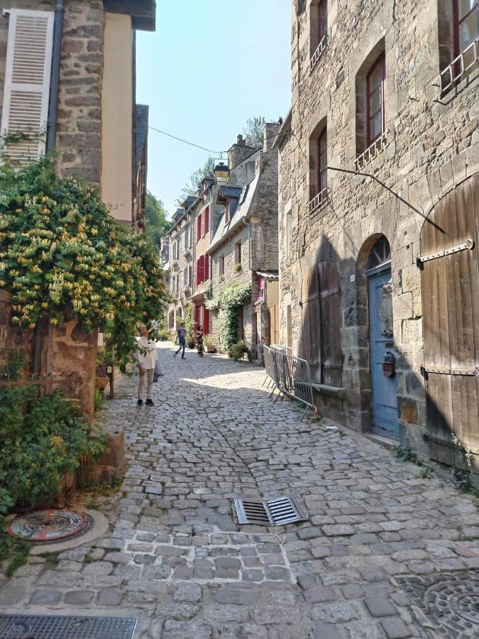 Chambre D'Hote Familiale De La Maison Bleue Lanvallay ภายนอก รูปภาพ