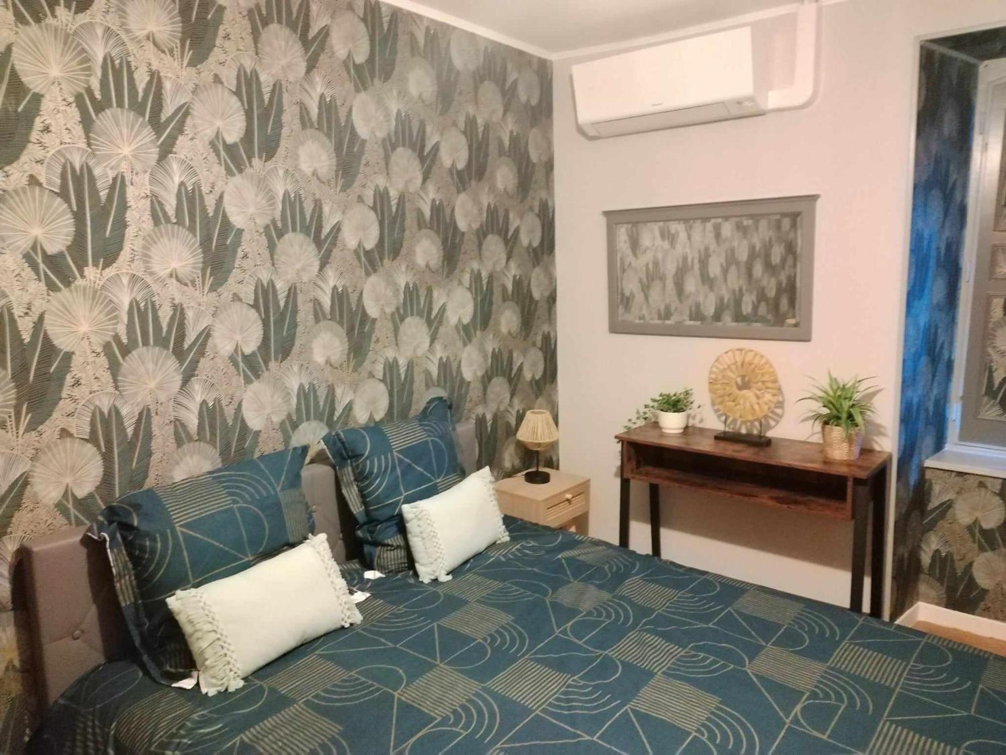 Chambre D'Hote Familiale De La Maison Bleue Lanvallay ภายนอก รูปภาพ